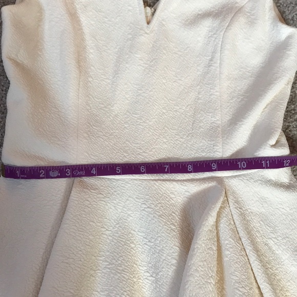 Perfect cream dress - Picture 2 of 6